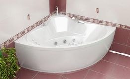 Ванна акриловая «Троя 150» угловая вид ванны в интерьере