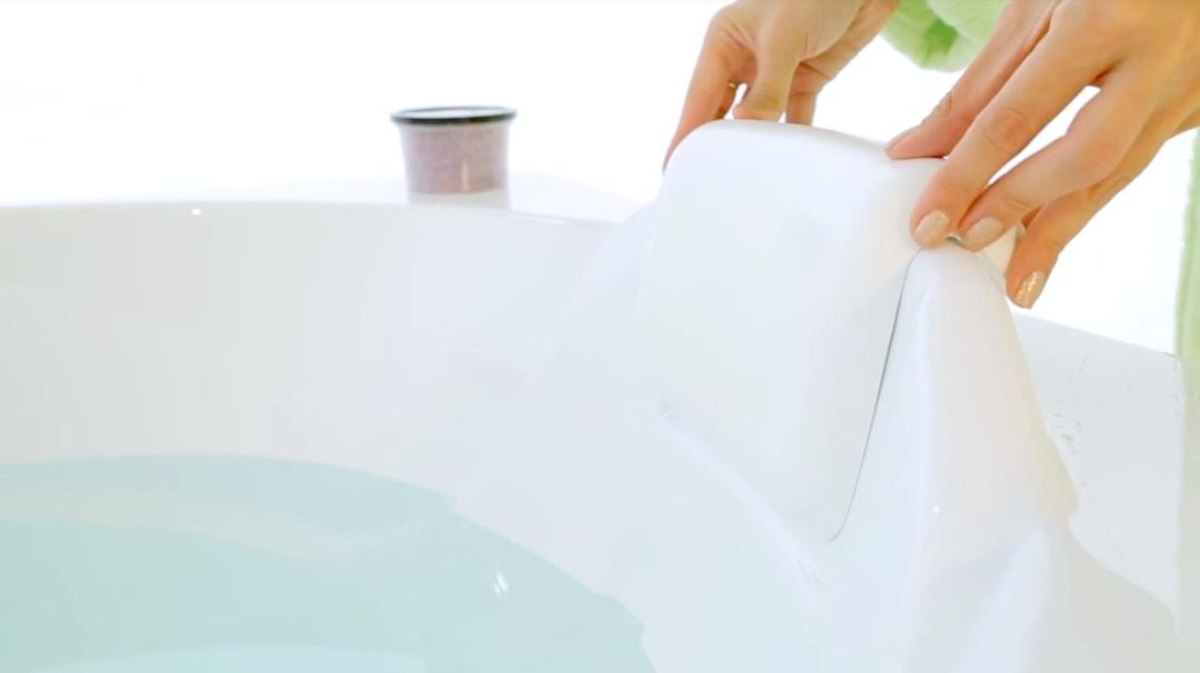 Удобный и практичный подголовник для ванны