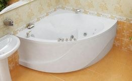 Ванна акриловая «Эрика 140» угловая вид ванны в интерьере