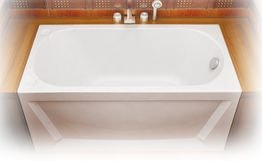 Ванна акриловая «Стандарт 130» прямоугольная вид ванны в интерьере