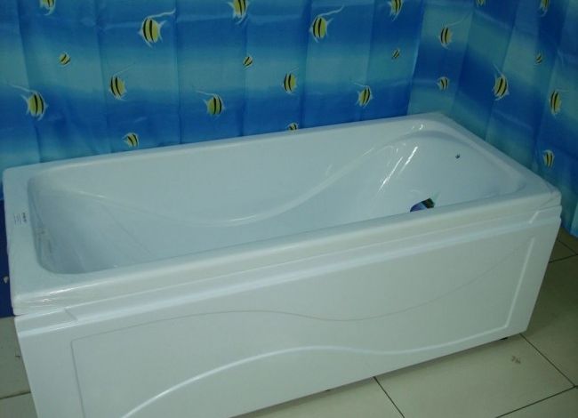 Ванна акриловая «Стандарт 140» вид ванны в интерьере